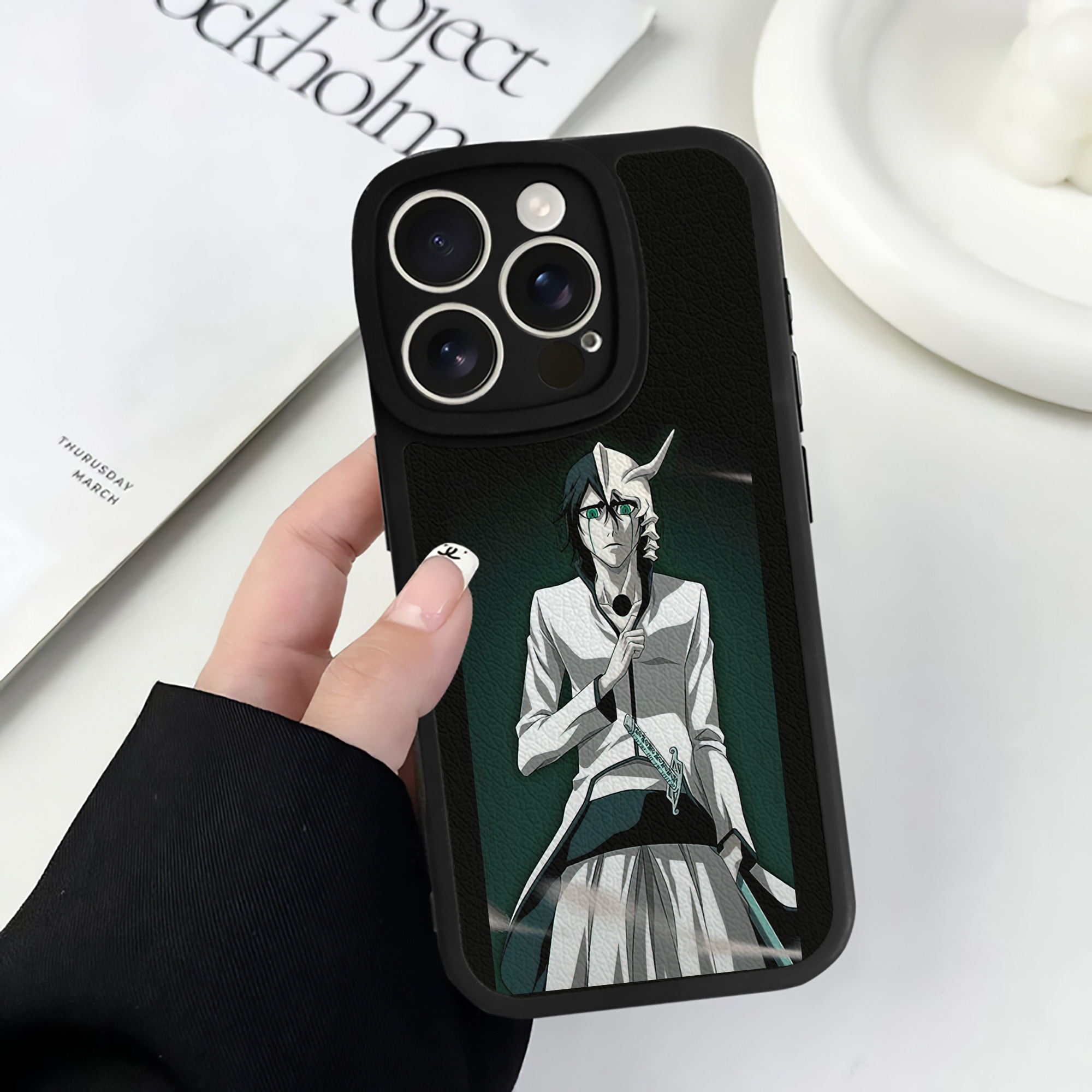 （画像用） ブリーチ ウルキオラ·シファー BLEACH Ulquiorra cifer 【iPhone 16シリーズ対応】シリコンスマホケース（レザー調） 材質：シリコン